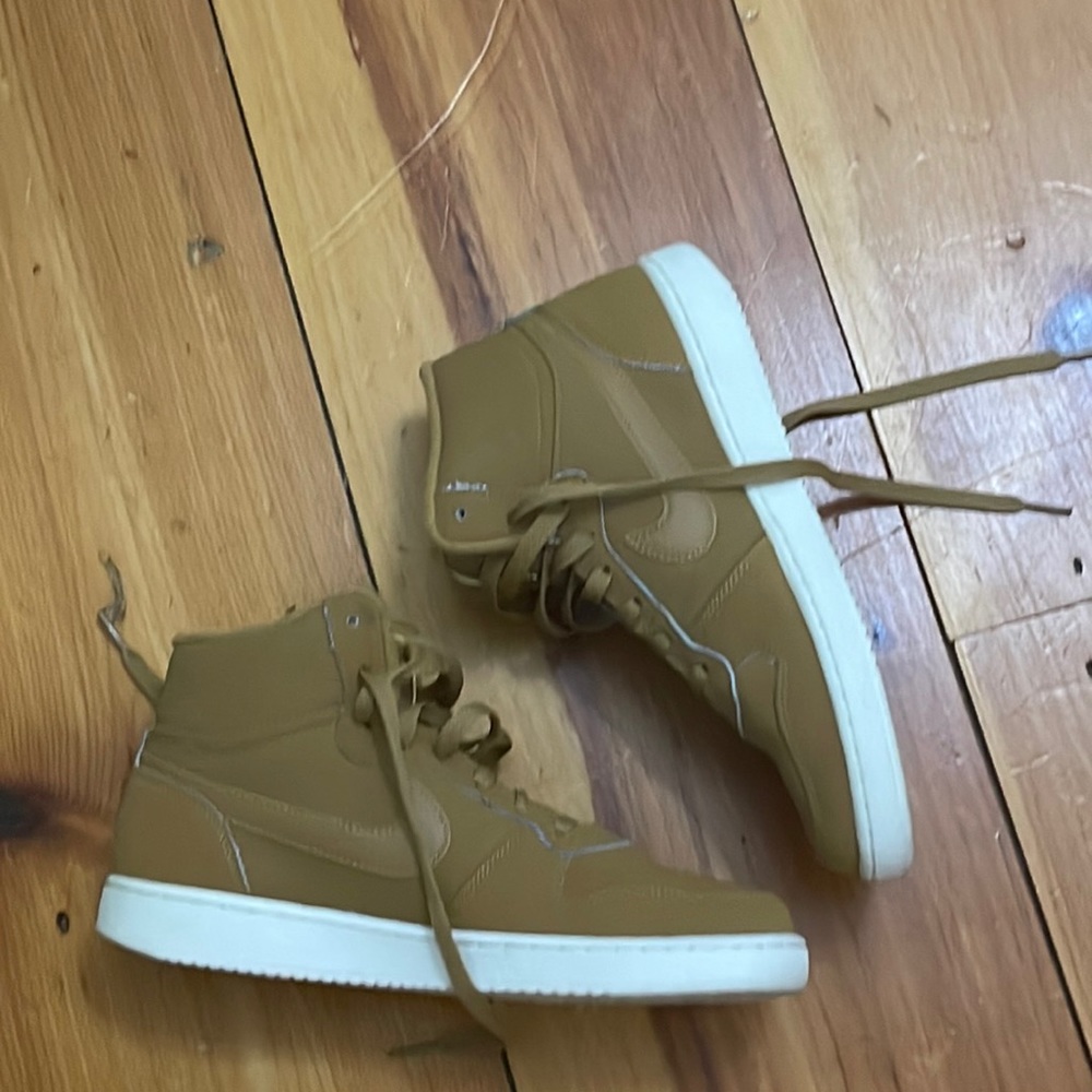 Nike Jordan / airmac hightop mid or high rise